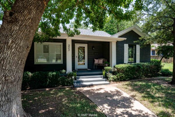 Property photograph 01