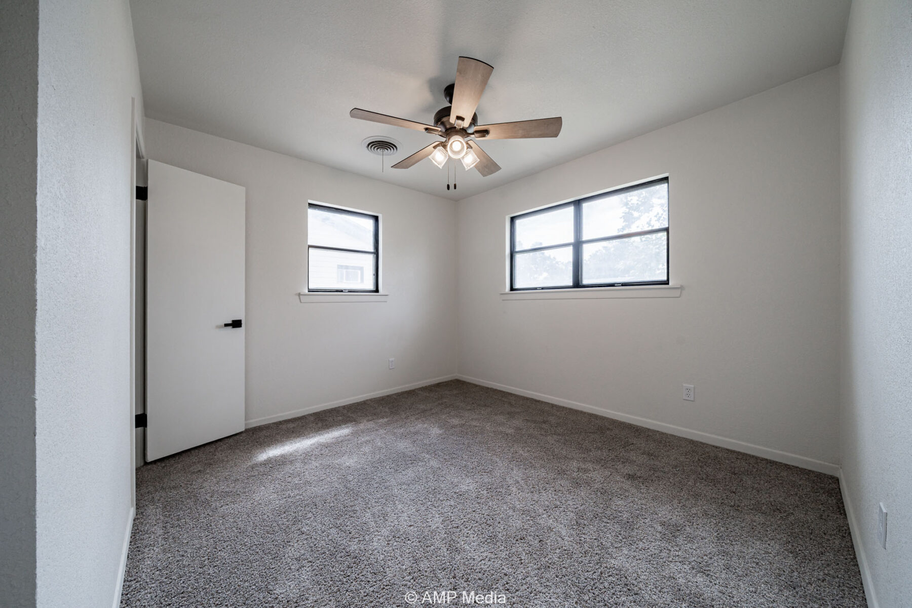 Property Photo 11 Property photograph 11