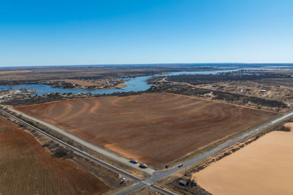 Property photograph 01