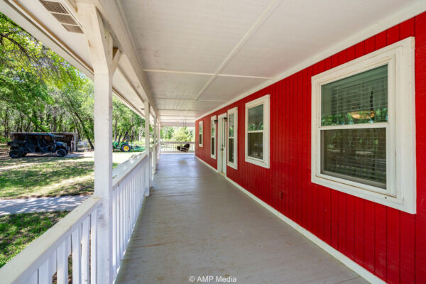 Property photograph 01