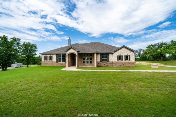 Property photograph 01