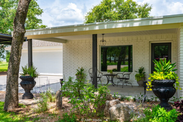 Property photograph 01