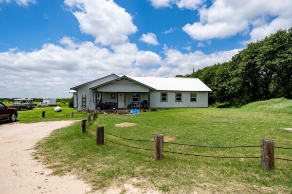 Property photograph 01