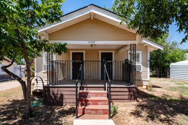 Property photograph 01