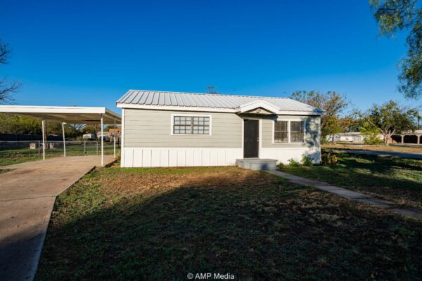 Property photograph 01