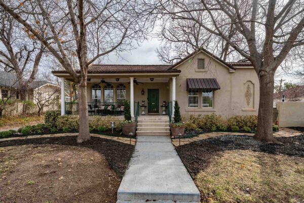 Property photograph 01