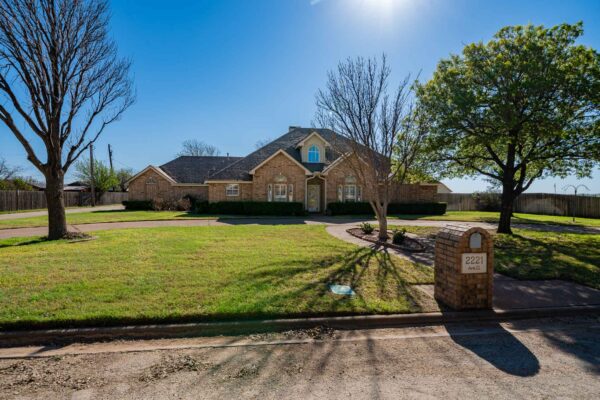 Property photograph 01
