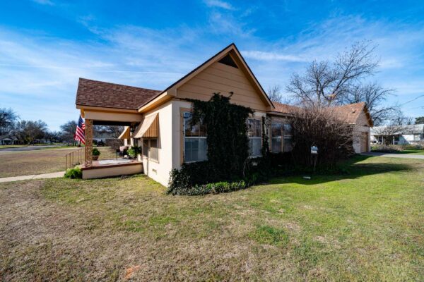 Property photograph 01