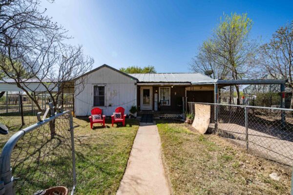 Property photograph 01