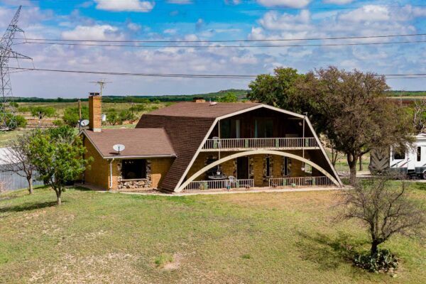 Property photograph 01