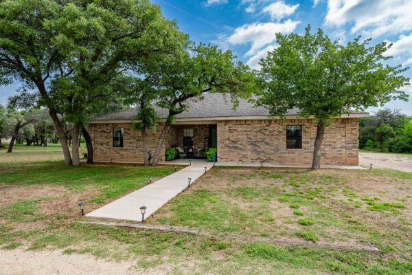 Property photograph 01
