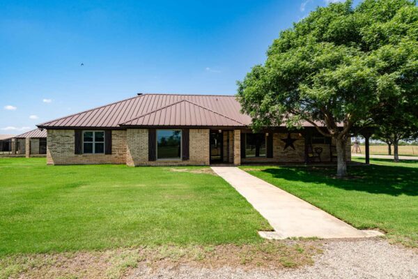 Property photograph 01
