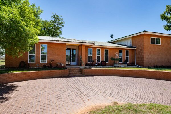 Property photograph 01