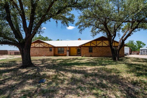 Property photograph 01