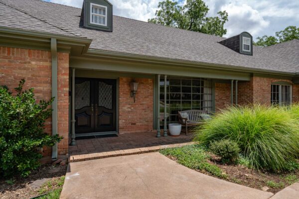 Property photograph 01