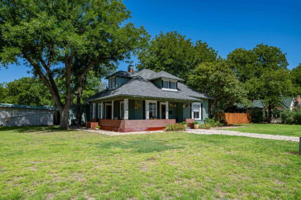 Property photograph 01