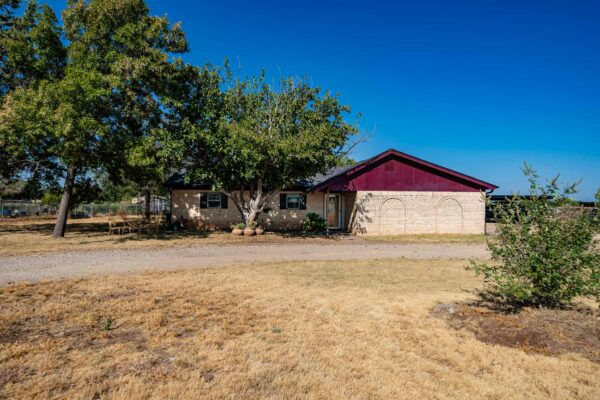 Property photograph 01