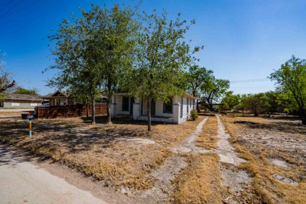 Property photograph 01