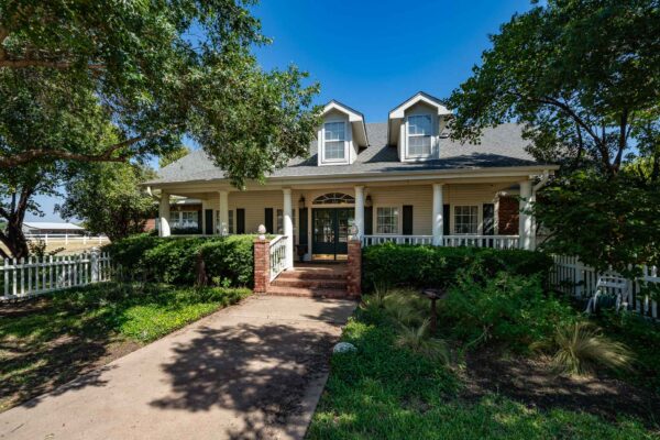 Property photograph 01