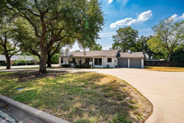 Property photograph 01