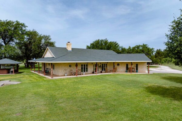 Property photograph 01