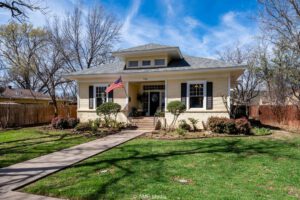 Charming house with American flag to sell your home fast
