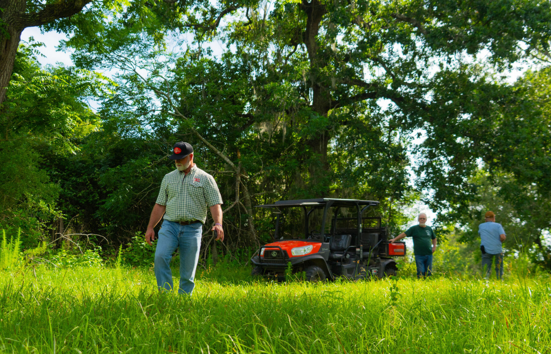 Ekdahl real estate agent out viewing a property with clients